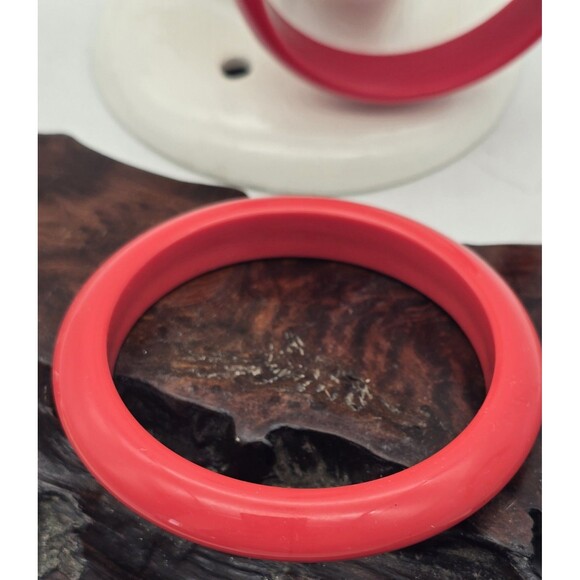 3 Vintage Acrylic Red Bangle Bracelets ~ Retro Fashion - Picture 6 of 13